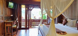 King size bed room